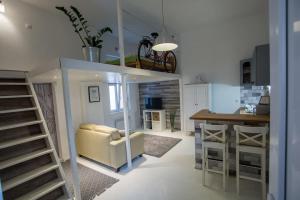 Vintage near Boulevard with AC AFTER RENOVATION