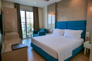 Deluxe Double Room with Balcony room in Hotel Luxury