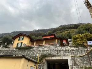 SALA COMACINA APARTMENT NO 1-SLEEPS 10 by Italian Apartments - Sala Comacina