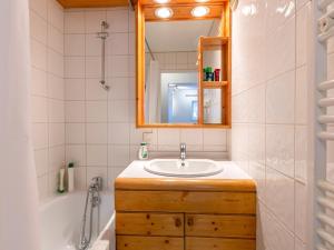 Appartements Appartement skis aux pieds avec parking couvert et WiFi au coeur de Val d'Isere - FR-1-694-259 : photos des chambres