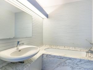 Appartements Apartment Les Miradors by Interhome : photos des chambres