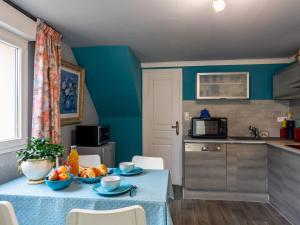 Maisons de vacances Holiday Home Ty-Rozen - LOQ219 by Interhome : photos des chambres