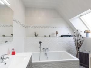 Maisons de vacances Holiday Home Reve de Mer by Interhome : photos des chambres