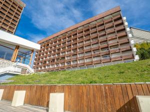 Apartment Les Lauzes D12 by Interhome