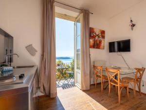 Apartment Vittoria by Interhome