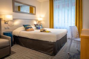 Hotels Logis REX HOTEL Lorient : Chambre Triple Confort