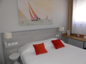 Hotels Logis REX HOTEL Lorient : Chambre Double Confort