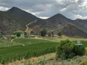 Delightful farmhouse with hottub