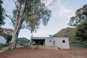 Delightful farmhouse with hottub