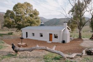 Delightful farmhouse with hottub