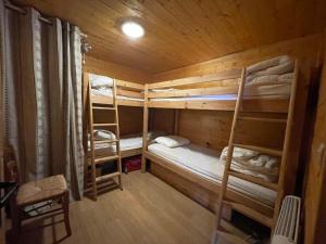 Chalets Les Silenes pyrenes 2000 Meuble touristique 4 Etoiles : photos des chambres