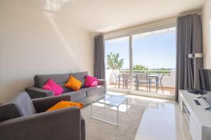 2237-Modern apt with private beach