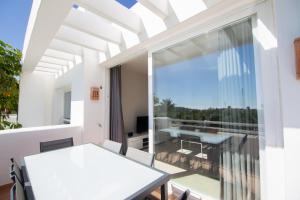 2237-Modern apt with private beach