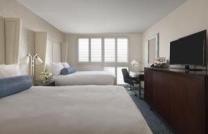 Standard Twin bed Bed with Balcony room in Ocean View Hotel