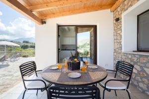 Villa vista mare con piscina a Sarmuci