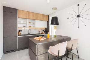SEAFRONT VILLA for 10 people!