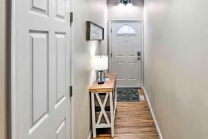 Charming Anchorage Townhouse with Fire Pit!