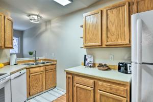 Charming Anchorage Townhouse with Fire Pit!