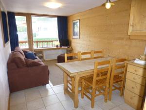 Appartements Charmant 2 pieces traversant a Courchevel, idealement situe face aux pistes et pres de la Maison des Enfants - FR-1-514-1 : photos des chambres