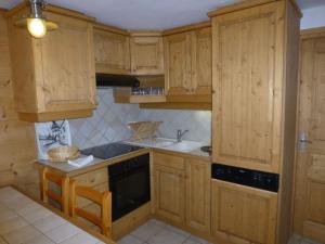 Appartements Charmant 2 pieces traversant a Courchevel, idealement situe face aux pistes et pres de la Maison des Enfants - FR-1-514-1 : photos des chambres