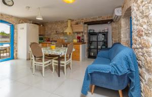Awesome Home In Mihelici With Wifi 