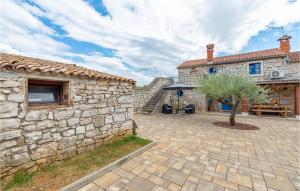 Awesome Home In Mihelici With Wifi