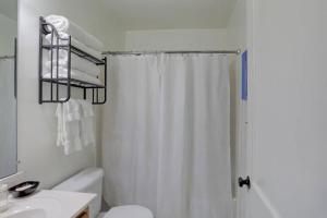 Midtown Gated Cottage w Parking Near Overton Square