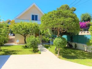 Maison avec piscine et parking à 1,3km des plages