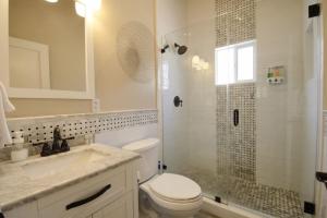 Upscale 1890s Historic Apartment