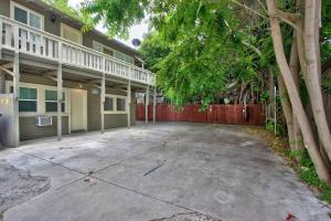 Marvelous Midtown Stay with a Modern Twist