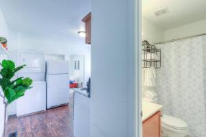 Jolly Jefferson Ave Walk to the Best of Midtown