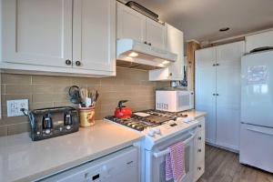 Exquisite Oceanside House with Pacific Views and Deck!