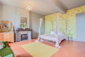 Villas Le Manoir d'Amiel a secret 16 bedroom garden oasis for groups up to 30 : photos des chambres