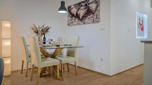 BRAND NEW Apartment in City Center, big terrace 