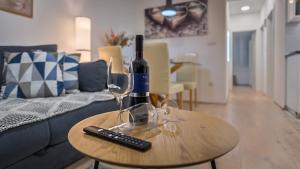 BRAND NEW Apartment in City Center, big terrace 