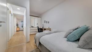 BRAND NEW Apartment in City Center, big terrace