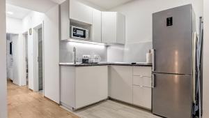 BRAND NEW Apartment in City Center, big terrace 