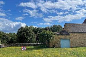 Maisons de vacances Charming 19th Century Farmhouse with Pool : photos des chambres