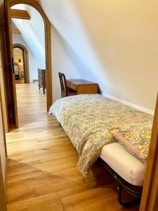 Maisons de vacances Charming 19th Century Farmhouse with Pool : photos des chambres