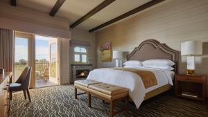 Vineyard View Fireplace King ADA Room room in Vintners Resort