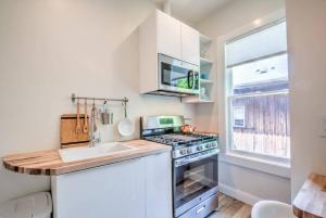 Miraculously Modern in a Vintage Shell Midtown