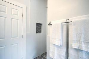 Miraculously Modern in a Vintage Shell Midtown