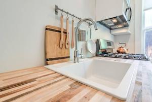 Miraculously Modern in a Vintage Shell Midtown