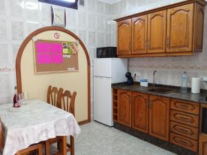 adosado cerca del mar