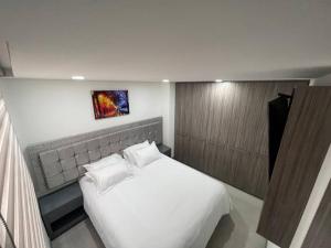 Apartaestudio amoblado, Edificio Avanzzare T1-603