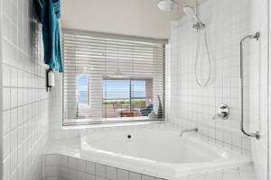 Lorne beach views at the cumberland