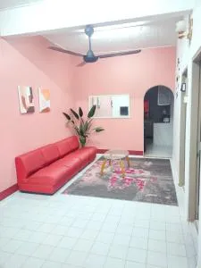 Yoni Homestay - Kampung Raja
