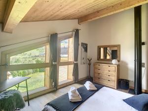 Demi-chalet de luxe avec piscine et vue Mont Blanc - FR-1-560-71