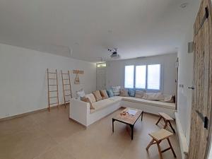 Maisons de vacances Maison Saintes-Maries-de-la-Mer, 5 pieces, 9 personnes - FR-1-475-95 : photos des chambres