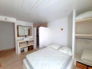 Maisons de vacances Maison Saintes-Maries-de-la-Mer, 5 pieces, 9 personnes - FR-1-475-95 : photos des chambres